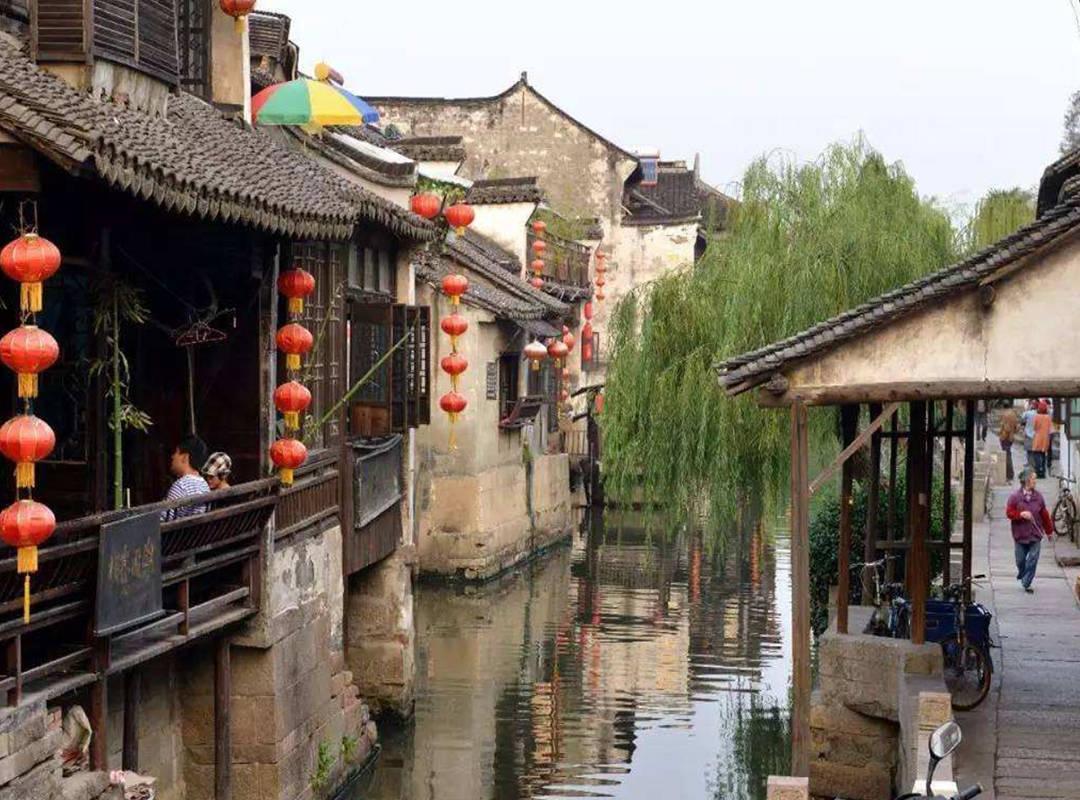 波音又一机型现大事故，客机挡风玻璃破裂，飞行员临时换机场降落